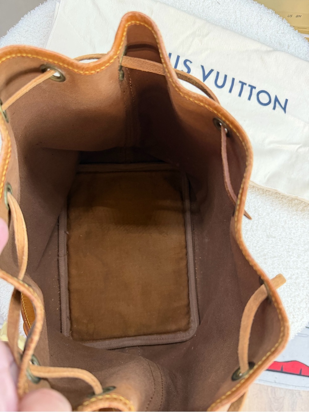 Louis Vuitton Bucket Bag - Picture 4 of 7